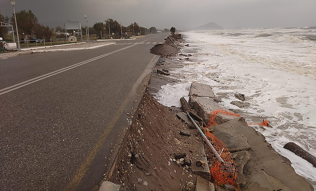 Πρωτοφανής κακοκαιρία έπληξε τα Δωδεκάνησα – Σοβαρά προβλήματα σε στεριά, αέρα και θάλασσα