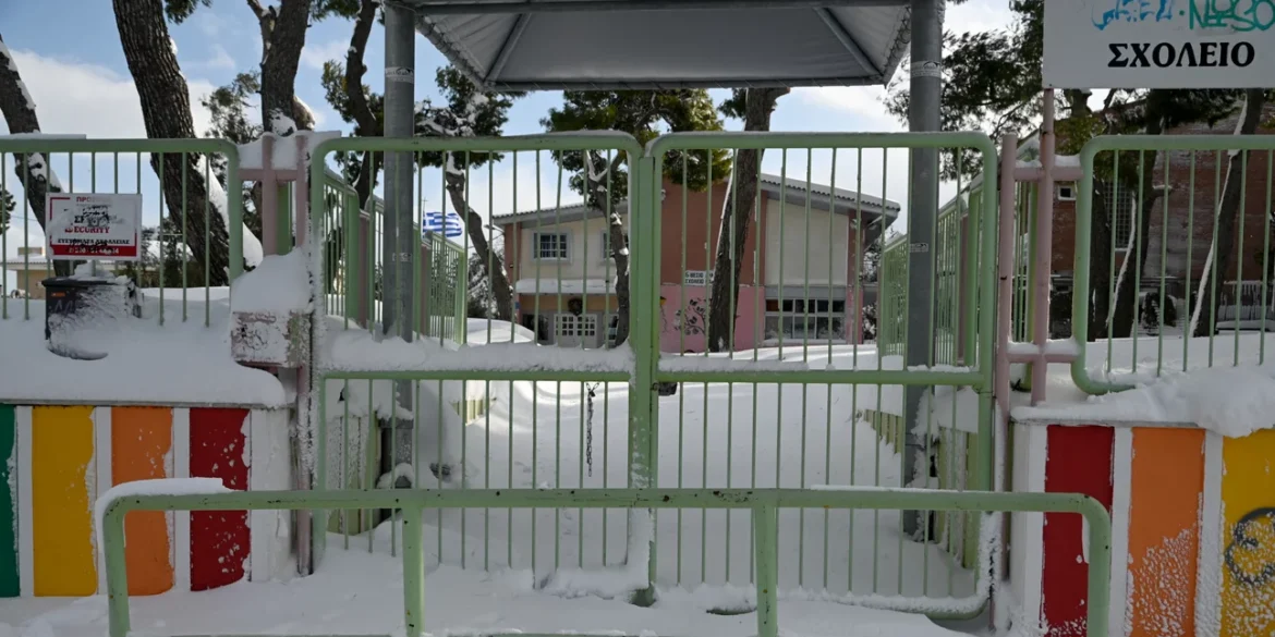 Κακοκαιρία «Μπάρμπαρα»: Την Κυριακή θα αποφασιστεί αν θα ανοίξουν τα σχολεία τη Δευτέρα