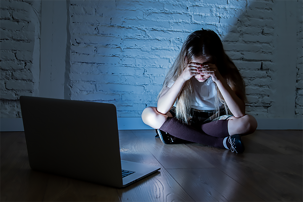 Δύο ανήλικοι εμπλέκονται σε διακίνηση υλικού παιδικής πορνογραφίας σε γυμνάσιο