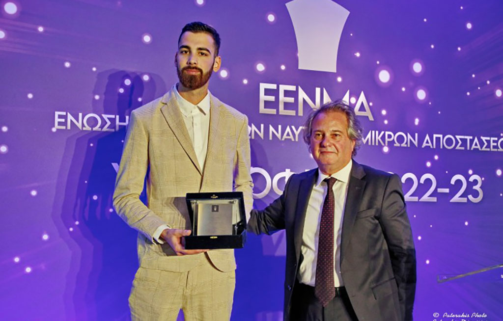 Ο Πρόεδρος της ΕΕΝΜΑ, τίμησε τον Μιχάλη Κλάψη ως πρότυπο ανθρώπου για την προσφορά του