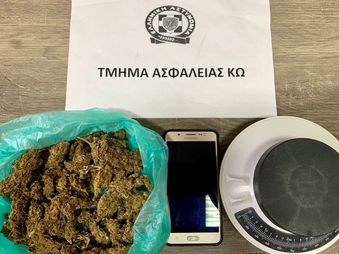 Συνελήφθησαν δύο άνδρες για κατοχή και διακίνηση ναρκωτικών στην Κω Σε βάρος τους σχηματίστηκαν ξεχωριστές ποινικές δικογραφίες Κατασχέθηκαν 119 γραμμ. κάνναβη, ζυγαριά ακριβείας και 905€
