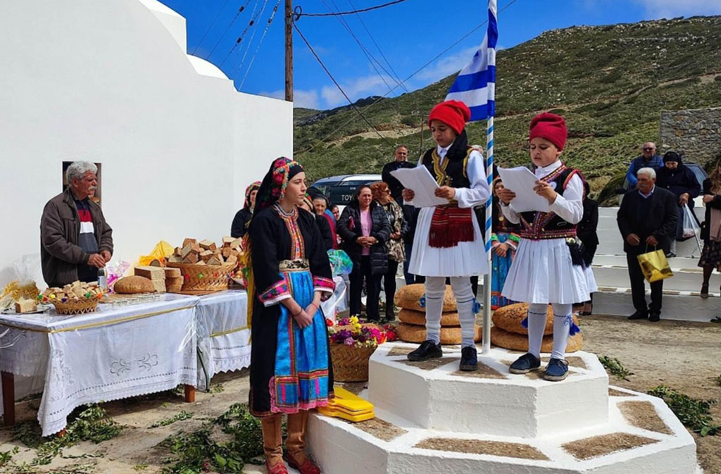 Ο Εθνικός Ύμνος στη νοηματική γλώσσα από δύο μαθητές στο Διαφάνι Καρπάθου (βίντεο)