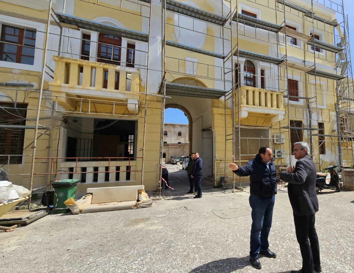 Γιώργος Χατζημάρκος: Τρέχουμε ταυτόχρονα πάνω από 250 έργα στα νησιά, αλλά δεν προλαβαίνουμε να βάλουμε ούτε καρφί στο δικό μας κτίριο!