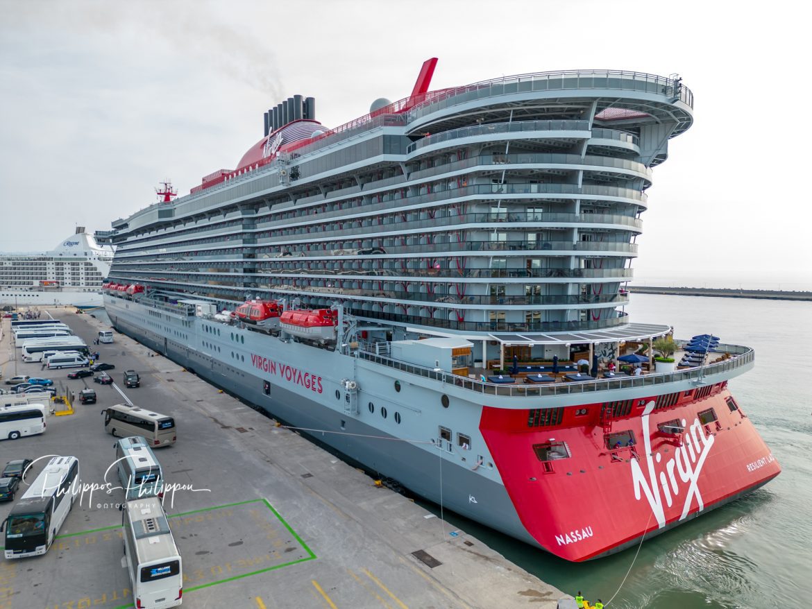 Στο Τουριστικό λιμάνι της Ρόδου για πρώτη φορά το νεότευκτο κρουαζιερόπλοιο Resilient Lady της Virgin Voyages του Βρετανού επιχειρηματία Richard Branson.