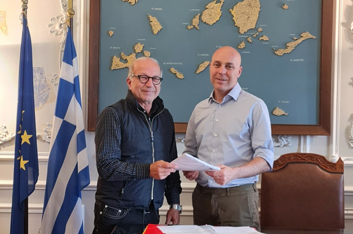 Επίσκεψη του Υφυπουργού Περιβάλλοντος και Ενέργειας κ. Γιώργου Αμυρά στον Χωρικό Αντιπεριφερειάρχη Κυκλάδων κ. Γιώργο Λεονταρίτη