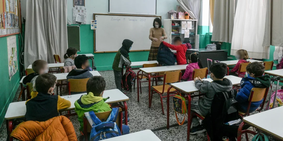 Ερωτική ταινία σε μαθητές Δ’ Δημοτικού: Άγνοια δηλώνει ο διευθυντής, θα κινηθούν νομικά οι γονείς μαθητή