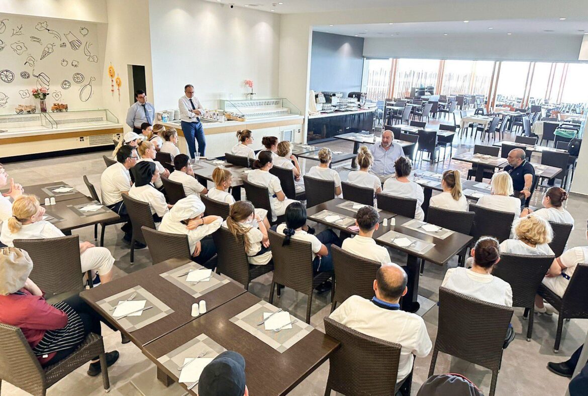 Δίπλα στους ξενοδοχοϋπάλληλους ο Γιώργος Νικητιάδης (Βίντεο και φωτό)