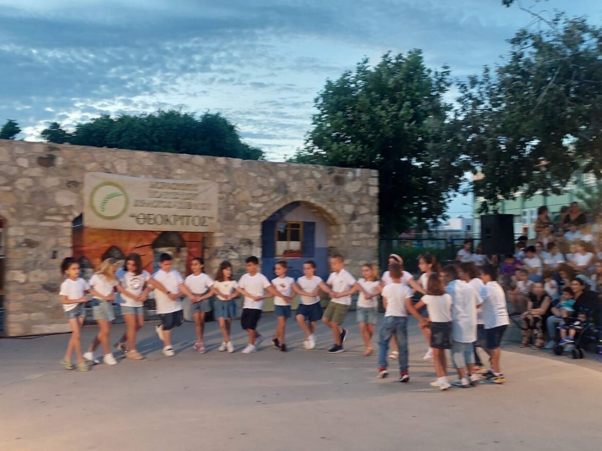 Χορός και τραγούδι από του μαθητές του Θεόκριτου