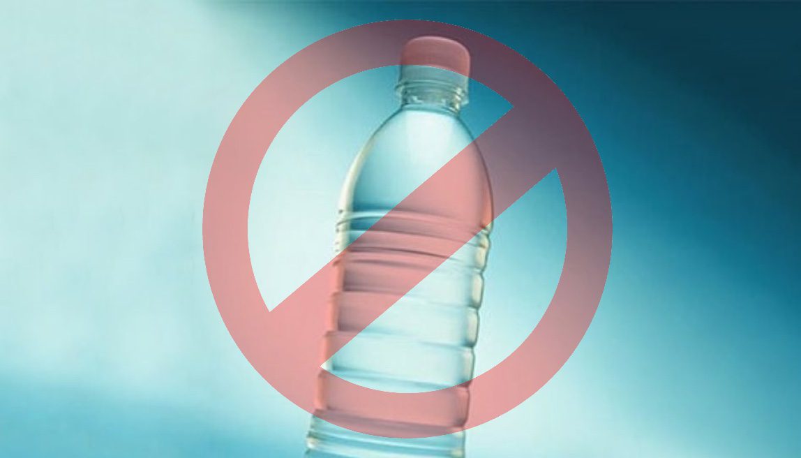 Μητέρα καταγγέλει εστιατόριο του νησιού ότι δεν της πούλαγε εμφιαλωμένο νερό επειδή δεν θα έτρωγε εκεί (ΒΙΝΤΕΟ)