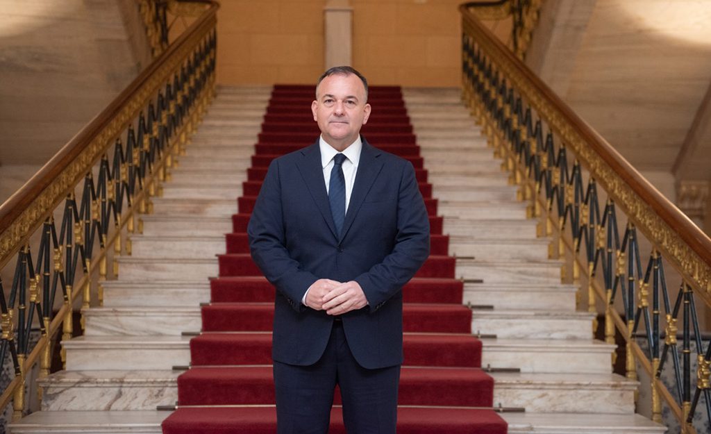 Γιάννης Παππάς: Παράδοση σχολικού εξοπλισμού στο Αγαθονήσι