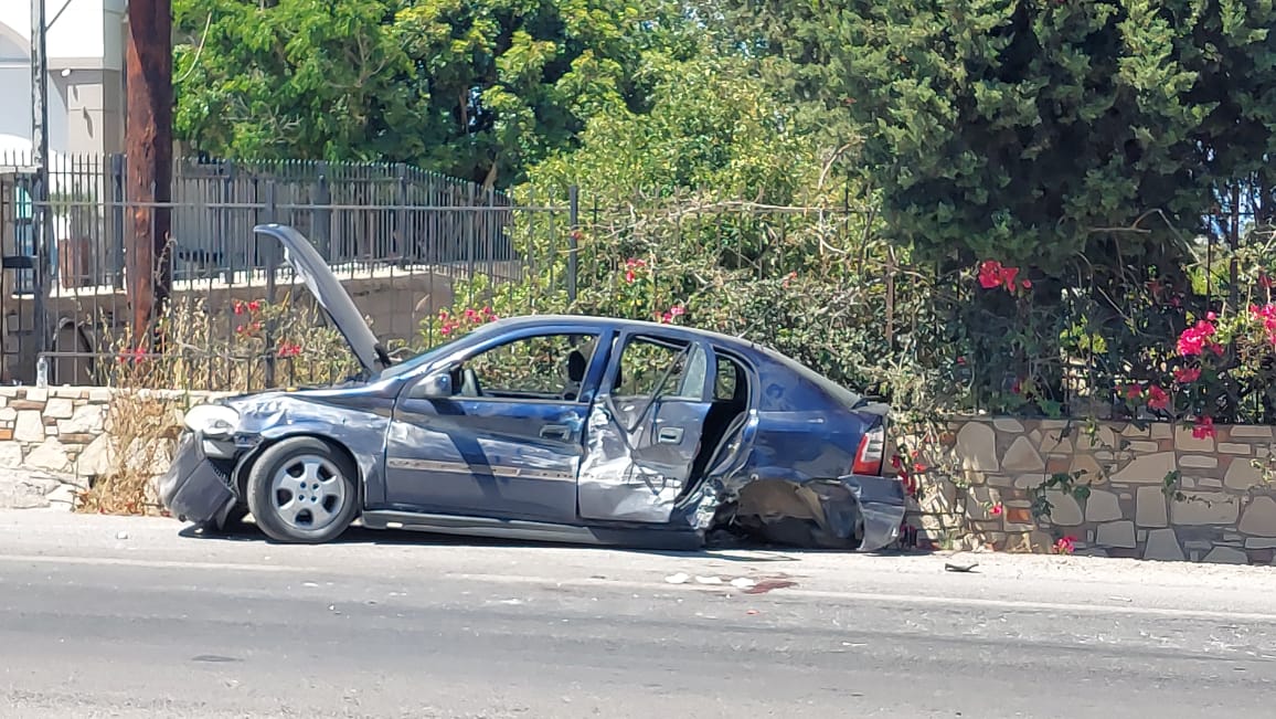Σοβαρό τροχαίο σημειώθηκε πριν λίγο στην επαρχιακή οδό με 4 τραυματίες