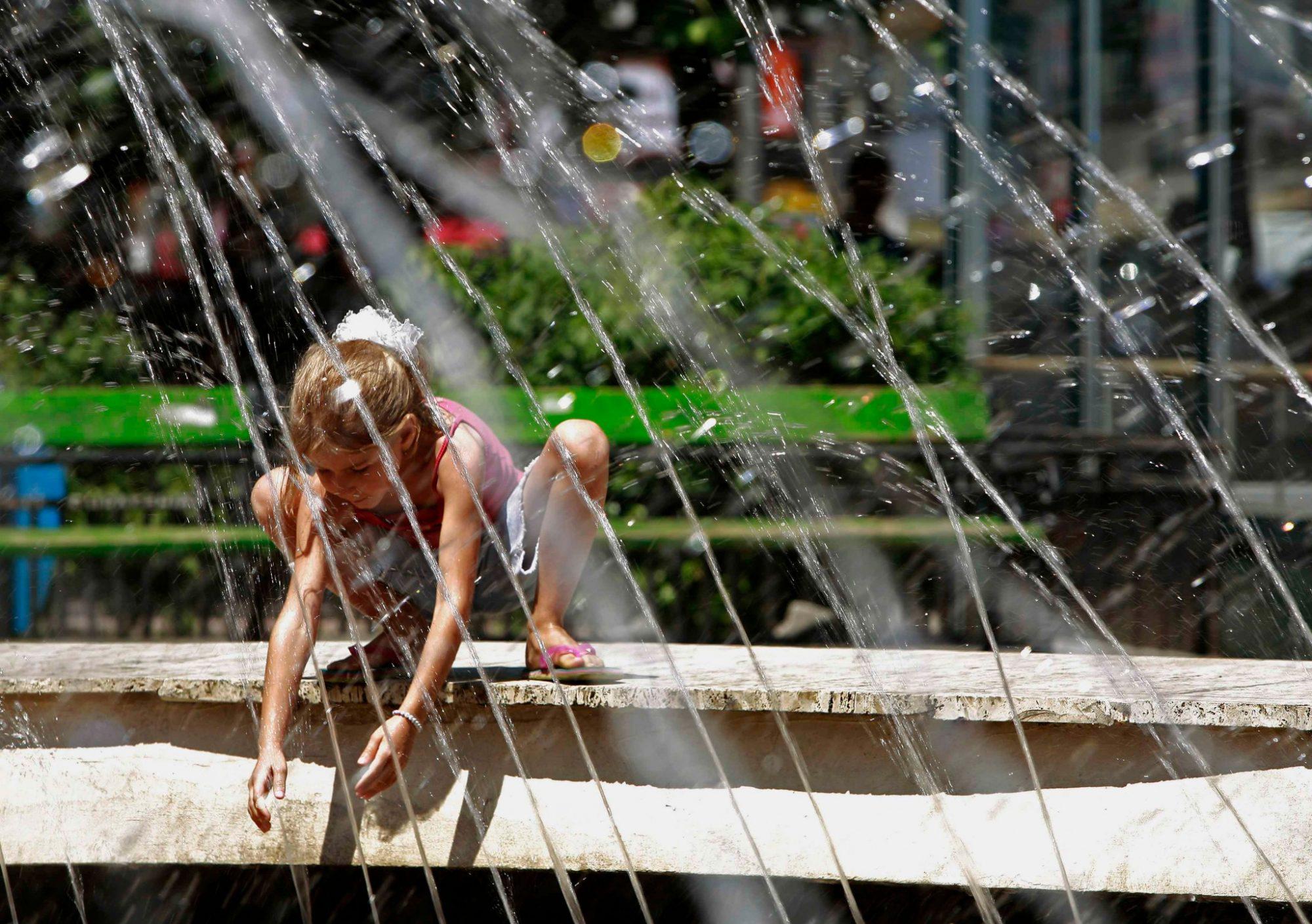 Θα «ψηθεί» σήμερα η χώρα – Πότε πέφτει αισθητά η θερμοκρασία