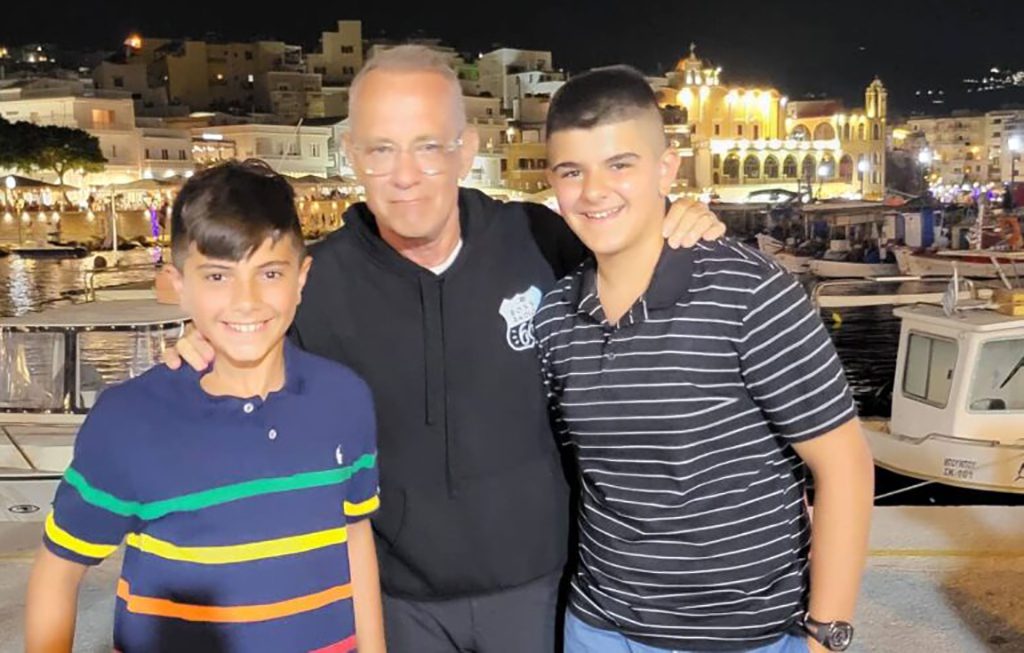 Στην Κάρπαθο ο Τομ Χανκς! Ο διάσημος ηθοποιός έκανε βόλτα στα Πηγάδια