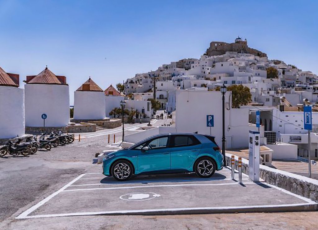 Οι 133 φορτιστές της Αστυπάλαιας και η πρωτιά στην ηλεκτροκίνηση
