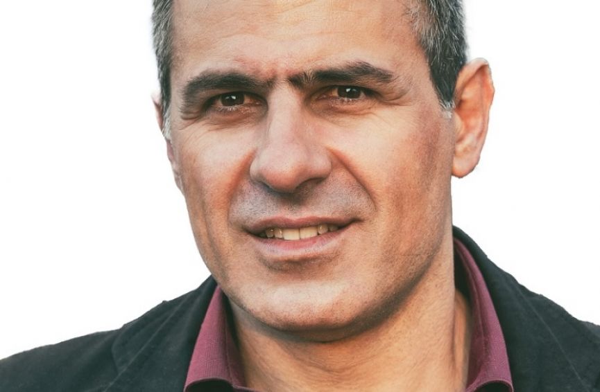 Κώστας Καραθωμάς: Αγαπώ τους ρόλους που είναι… αβανταδόρικοι