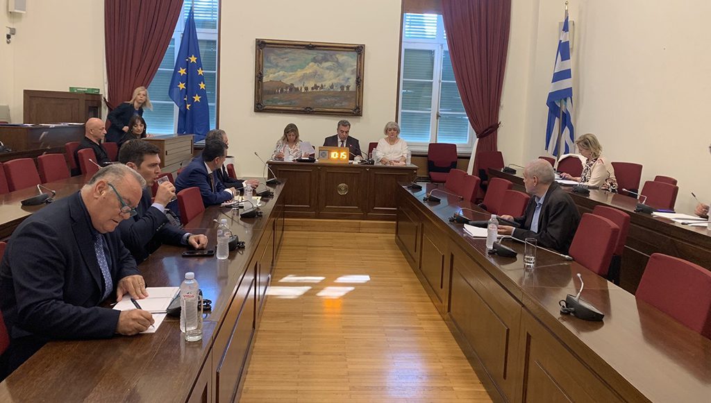 Αλλαγές στο θεσμικό πλαίσιο και ενίσχυση των νησιωτικών δήμων – Προτάσεις του Μάνου Κόνσολα