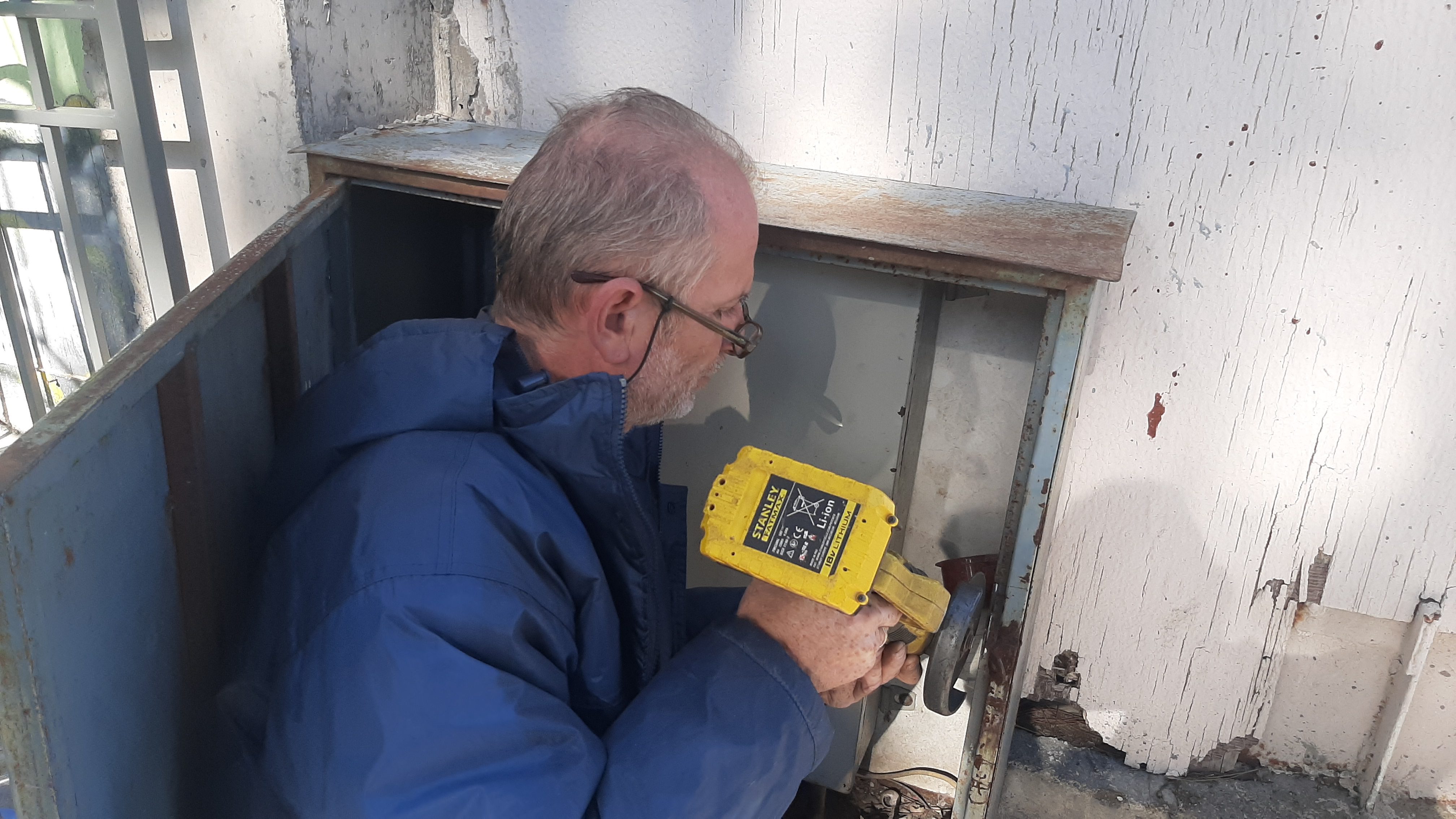 Εργασίες αποκατάστασης φθορών από δολιοφθορά στο παλιό γήπεδο ΑΝΤΑΓΟΡΑΣ