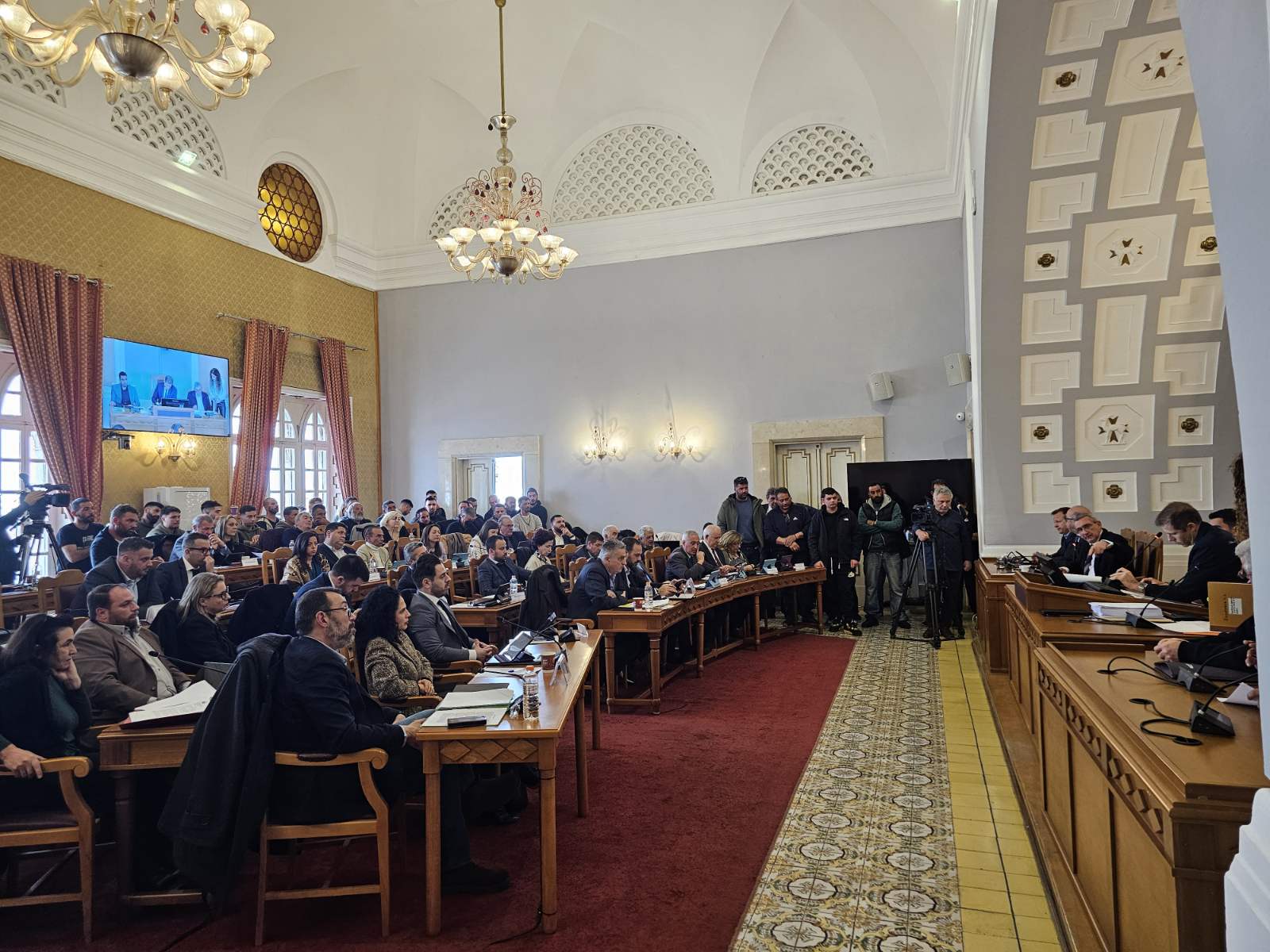 Ομόφωνα οι παρατάξεις του Περιφερειακού Συμβουλίου Νοτίου Αιγαίου ψήφισαν υπέρ της ανάγκης μείωσης του αριθμού των ελαφιών στο νησί της Ρόδου