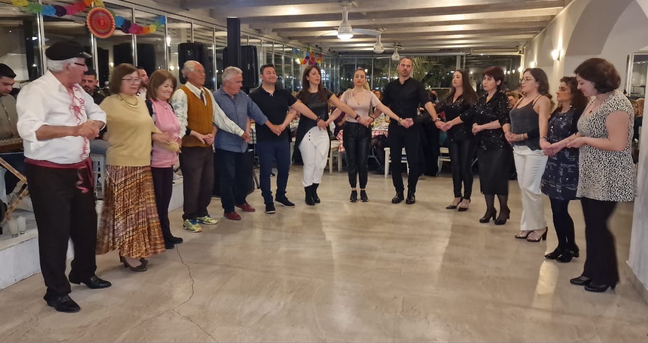 Mε πολύ κέφι το αποκριάτικο παραδοσιακό γλέντι στο «Όνειρο» από το Σ/γο «Αρίων» και το «Μπροβάλετε Μπροβάλετε»