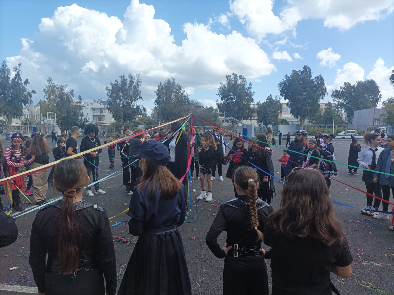 Με παραδοσιακό γαϊτανάκι το αποκριάτικο πάρτι του συλλόγου γονέων και κηδεμόνων του 4ου δημοτικού σχολείου Κω