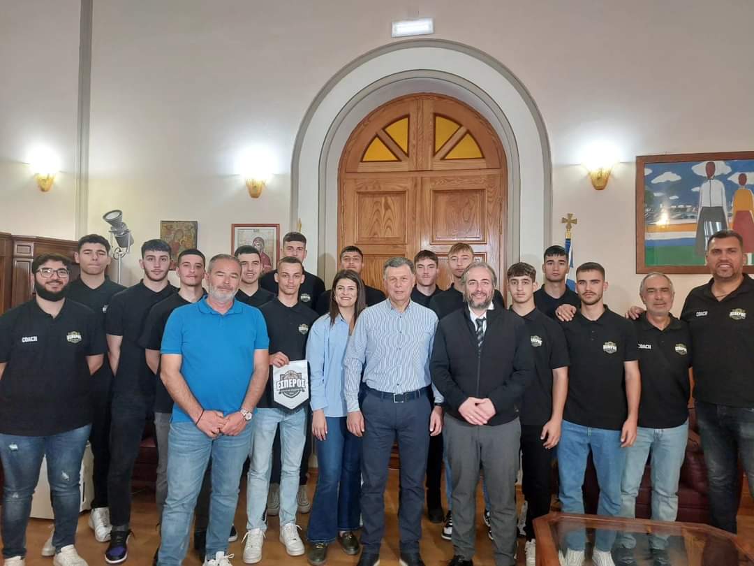 Το δημαρχείο σήμερα γέμισε νεανικά χαμόγελα!