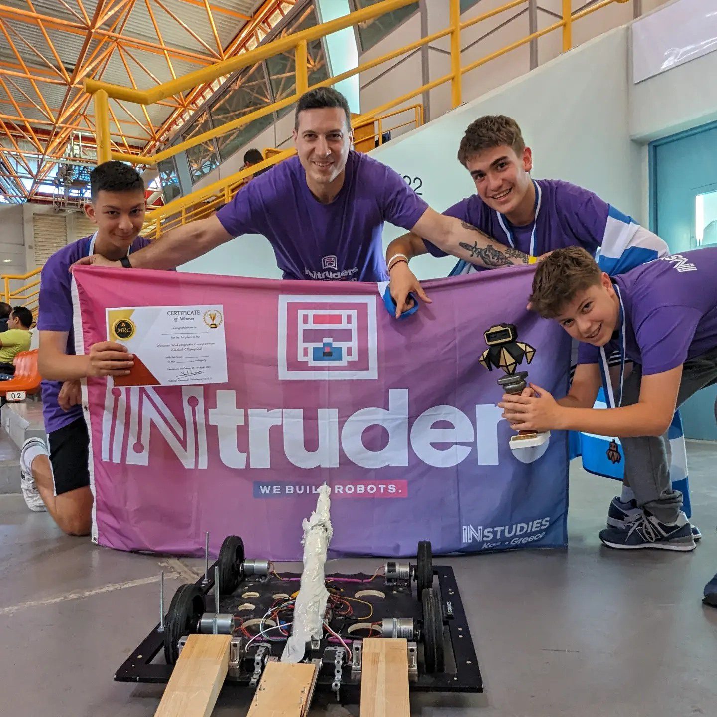 Στην ψηλότερη θέση του βάθρου το Instudies στην Ολυμπιάδα αθλητικής ρομποτικής MRC