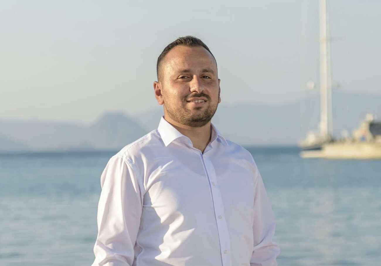 Όποιος μπορεί, κάνει. Όποιος δεν μπορεί, αναλύει και όποιος νιώθει μοναδικός ή αυθεντία υπεραναλύει.