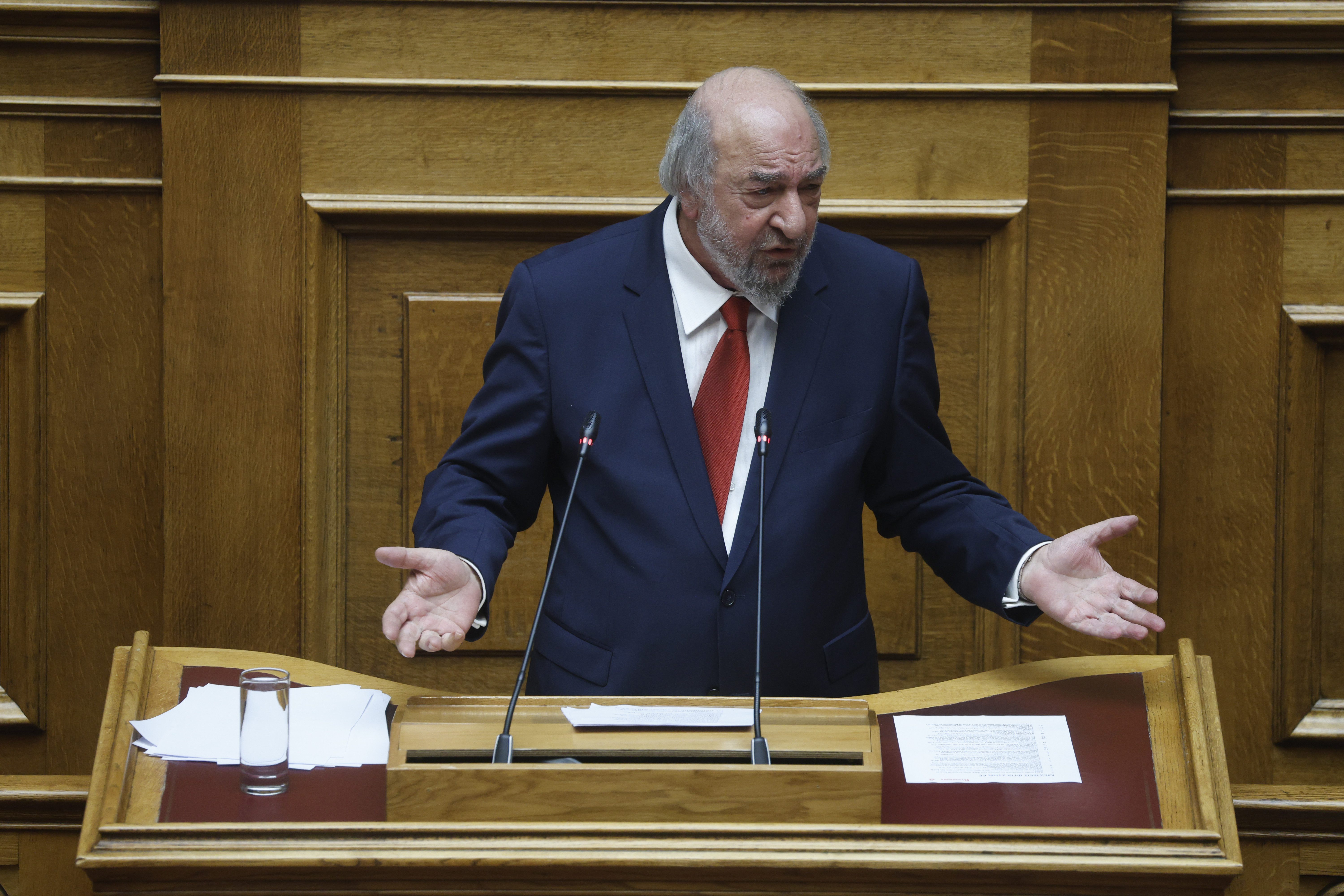 Νικητιάδης προς Μενδώνη : Να επιστρέψει στην Κάλυμνο ο έφιππος θωρακοφόρος, δε δεχόμαστε την απόφαση σας