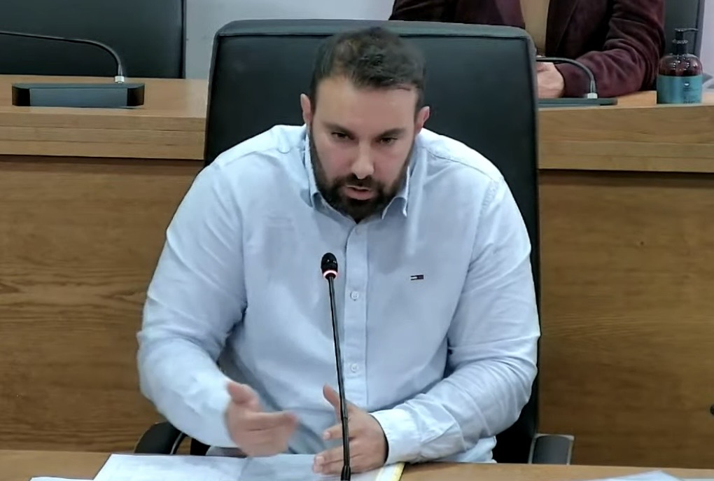 Αλέξανδρος Χρυσοπούλος για το γήπεδο Καρδάμαινας: Η αντικατάσταση του χλοοτάπητα θα γίνει ως προμήθεια, όχι ως έργο