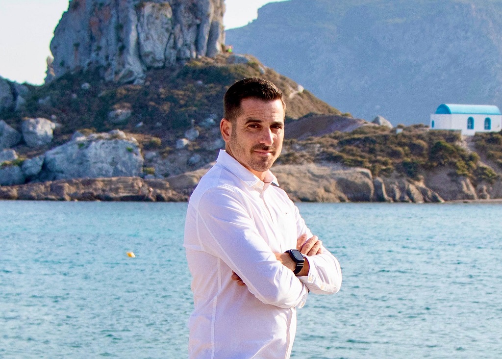 Γιώργος Κοκκαλάκης: «Προδιαγεγραμμένο έγκλημα η καταστροφή στο Καμάρι – Η θάλασσα έφτασε 3 μέτρα κάτω από τον δρόμο»