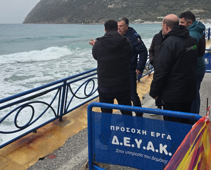 Δήμος Κω: Κέφαλος, θυελλώδεις άνεμοι προκάλεσαν αποκόλληση του τοιχίου αντιστήριξης στον παραλιακό δρόμο
