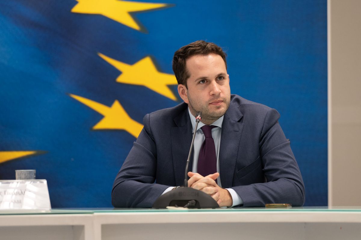 Εκπρόσωπος Υπουργείου Οικονομικών στον Ε97: «Δεν μένουμε με σταυρωμένα τα χέρια για το δημογραφικό» (Video) Όμηρος Τσάπαλος