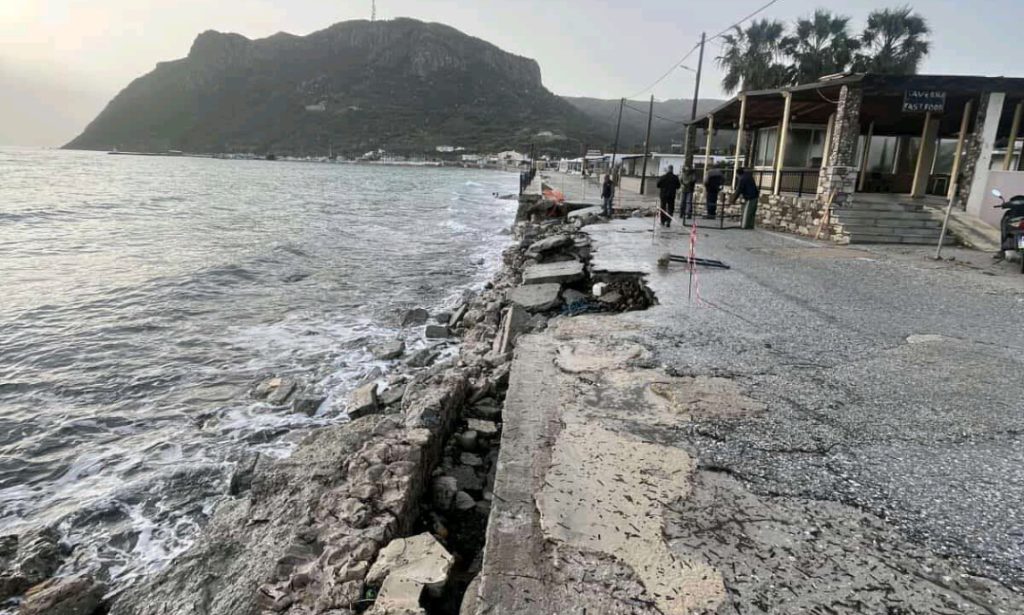 Συναγερμός στην Κέφαλο: Σφραγίστηκε η παραλιακή – Φόβοι για επικίνδυνη νύχτα