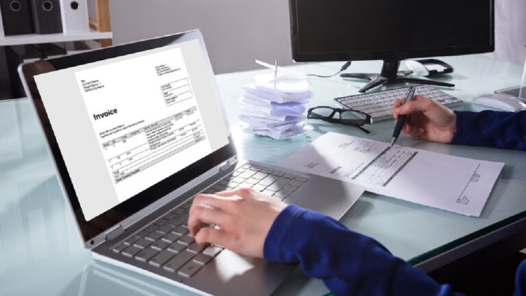 Παράταση στην υποχρεωτική ηλεκτρονική τιμολόγηση για τις μεγάλες επιχειρήσεις: Πότε ξεκινά