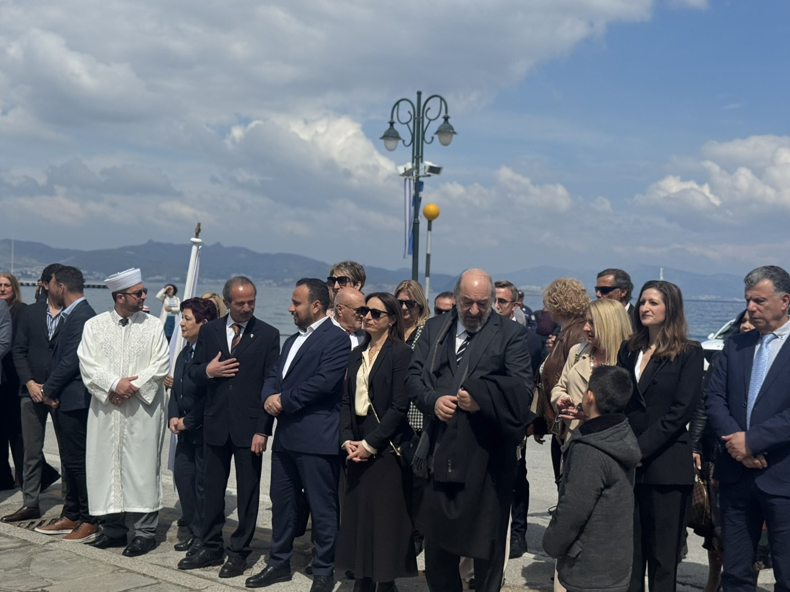 Τιμές και συγκίνηση στο Ηρώο: Η Επιμνημόσυνη δέηση και η κατάθεση στεφάνων στην Κω (photos)