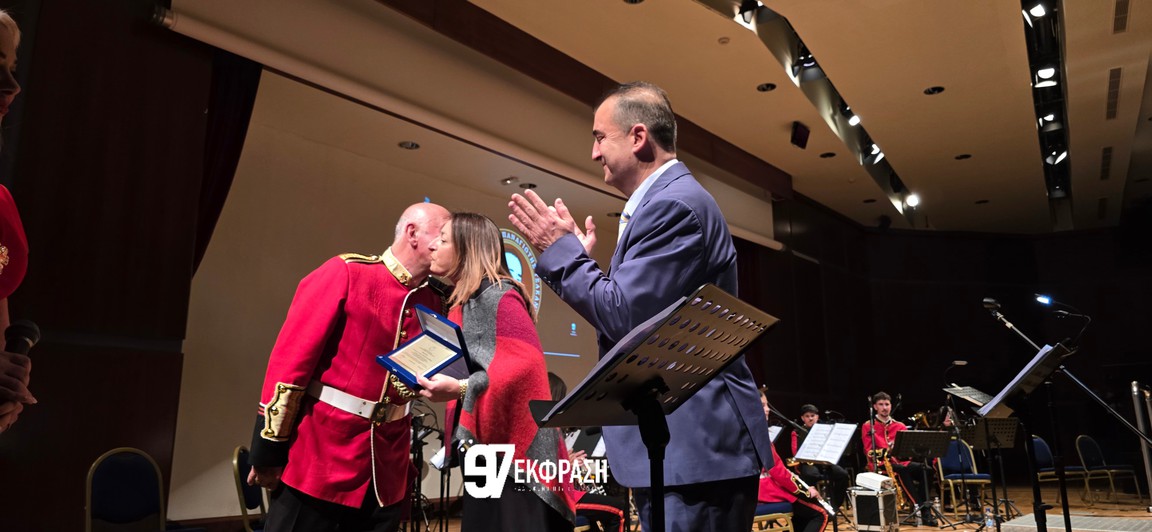 Η Φιλαρμονική «Παναγιώτης Τσακανιάς» καθήλωσε το κοινό στην συναυλία – αφιέρωμα στον Σταμάτη Κραουνάκη (photos&video)