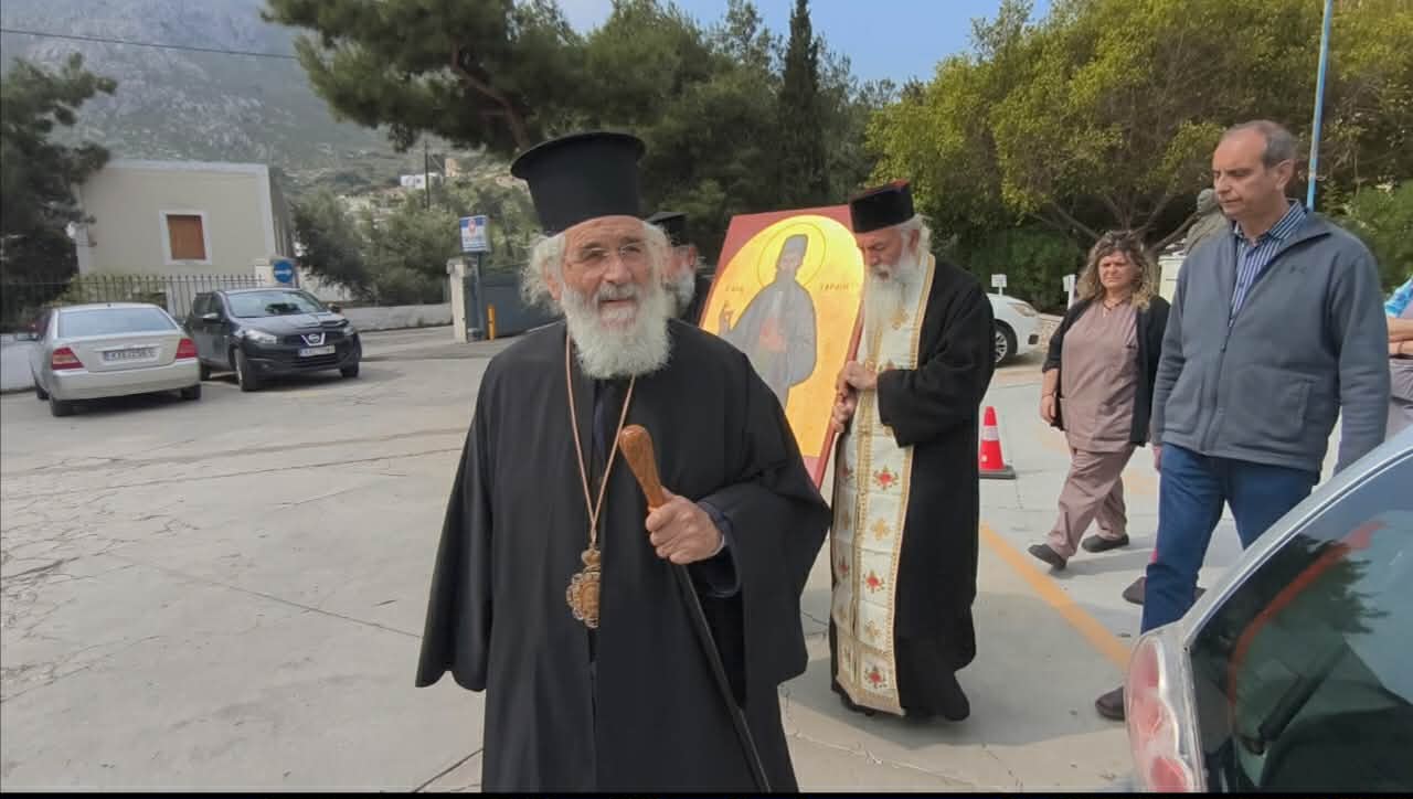 Μέσα σε κλιμα συγκίνησης και κατάνυξης μεταφέρθηκε η εικόνα του Αγίου Εφραίμ που δακρύζει στο παρεκκλήσιο του Νοσοκομείου (Photos & Video) Μέσα σε κλιμα συγκίνησης και κατάνυξης μεταφέρθηκε η εικόνα του Αγίου Εφραίμ που δακρύζει στο παρεκκλήσιο του Νοσοκομείου (Photos & Video)