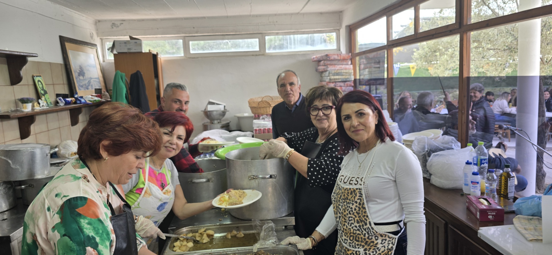Πλήθος πιστών στο παραδοσιακό γλέντι του πανηγυριού του Αγ. Γεωργίου ‘Μαυροκάμπια’ (Photos & Video)