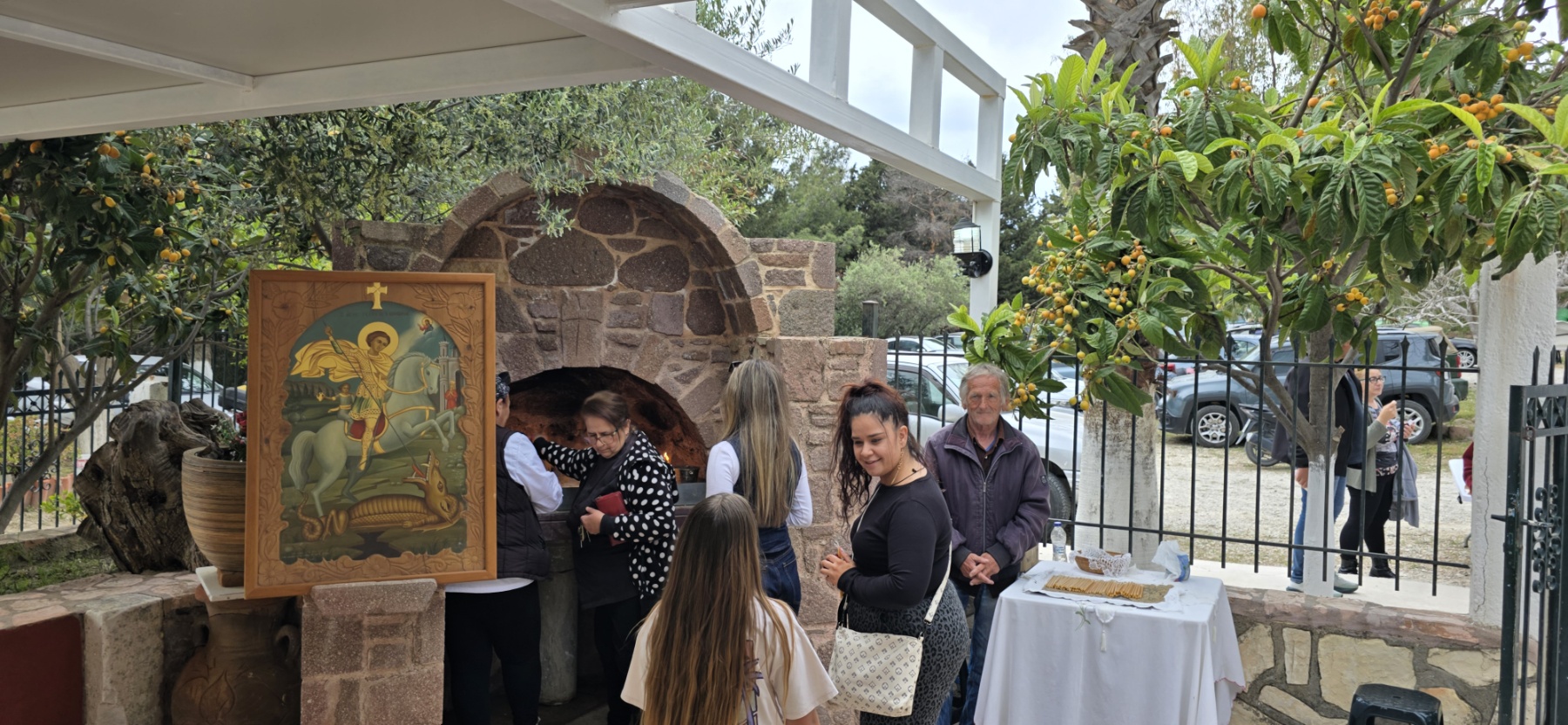 Πλήθος πιστών στο παραδοσιακό γλέντι του πανηγυριού του Αγ. Γεωργίου ‘Μαυροκάμπια’ (Photos & Video)