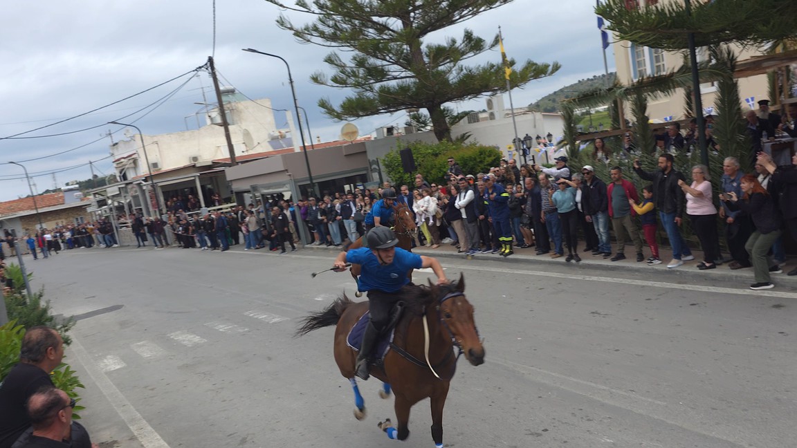 Με εντυπωσιακές ιπποδρομίες και διπλή πρωτιά κορυφώθηκε η γιορτή του Άη Γιώργη στο Πυλί