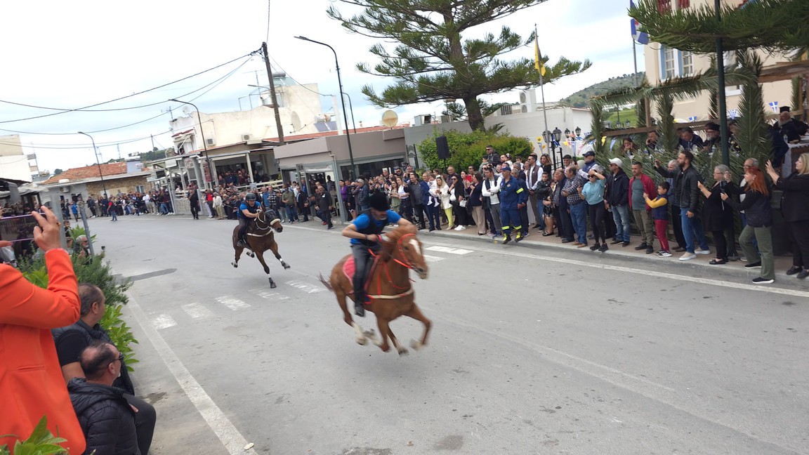 Με εντυπωσιακές ιπποδρομίες και διπλή πρωτιά κορυφώθηκε η γιορτή του Άη Γιώργη στο Πυλί