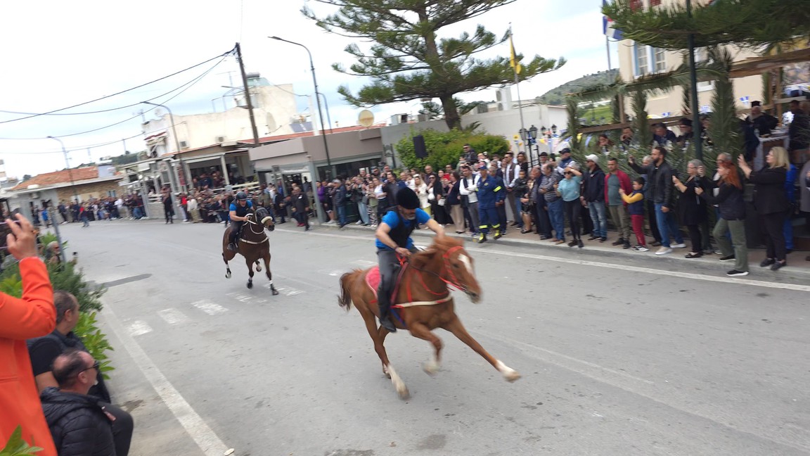 Με εντυπωσιακές ιπποδρομίες και διπλή πρωτιά κορυφώθηκε η γιορτή του Άη Γιώργη στο Πυλί