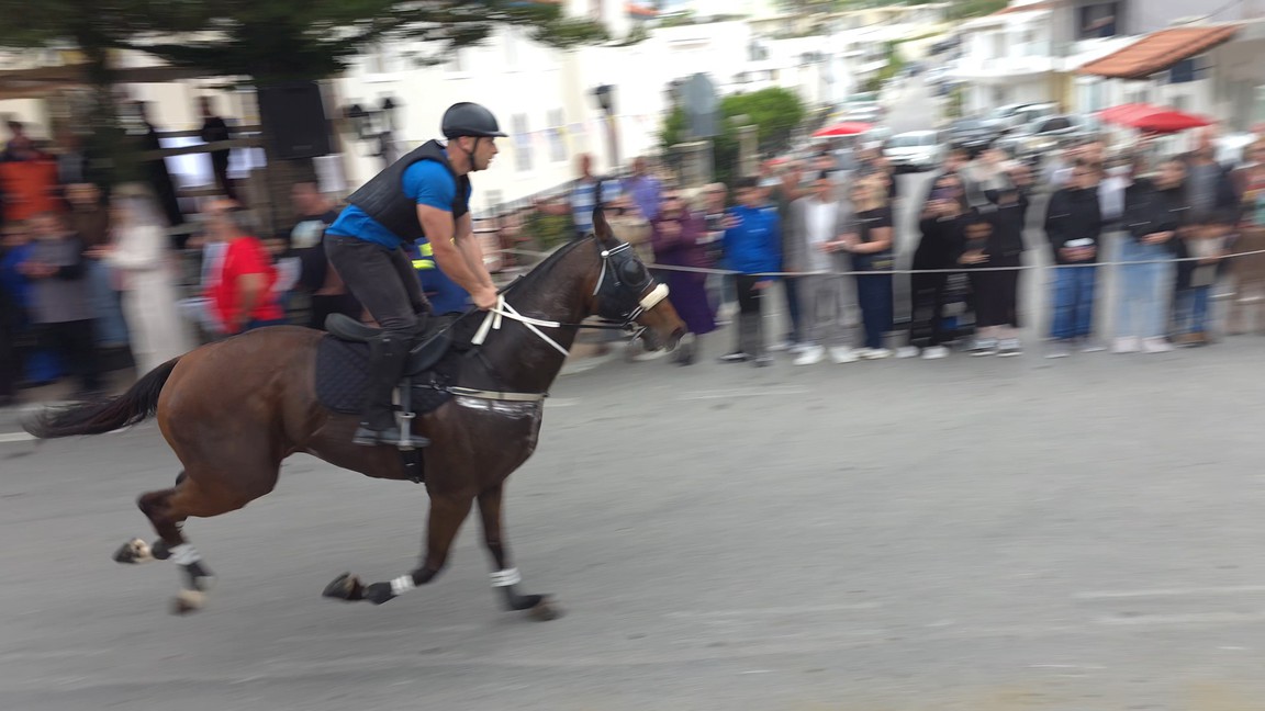 Με εντυπωσιακές ιπποδρομίες και διπλή πρωτιά κορυφώθηκε η γιορτή του Άη Γιώργη στο Πυλί