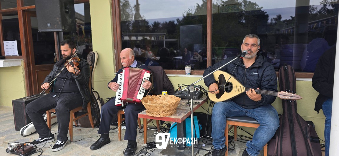 Πλήθος πιστών στο παραδοσιακό γλέντι του πανηγυριού του Αγ. Γεωργίου ‘Μαυροκάμπια’ (Photos & Video)