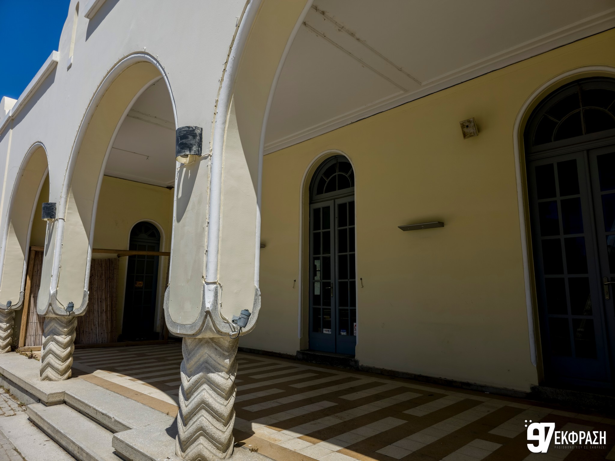 Τέλος στο αδιέξοδο για το ιστορικό «Αύρα» – Προς νέο διαγωνισμό το ακίνητο-φιλέτο της παραλιακής