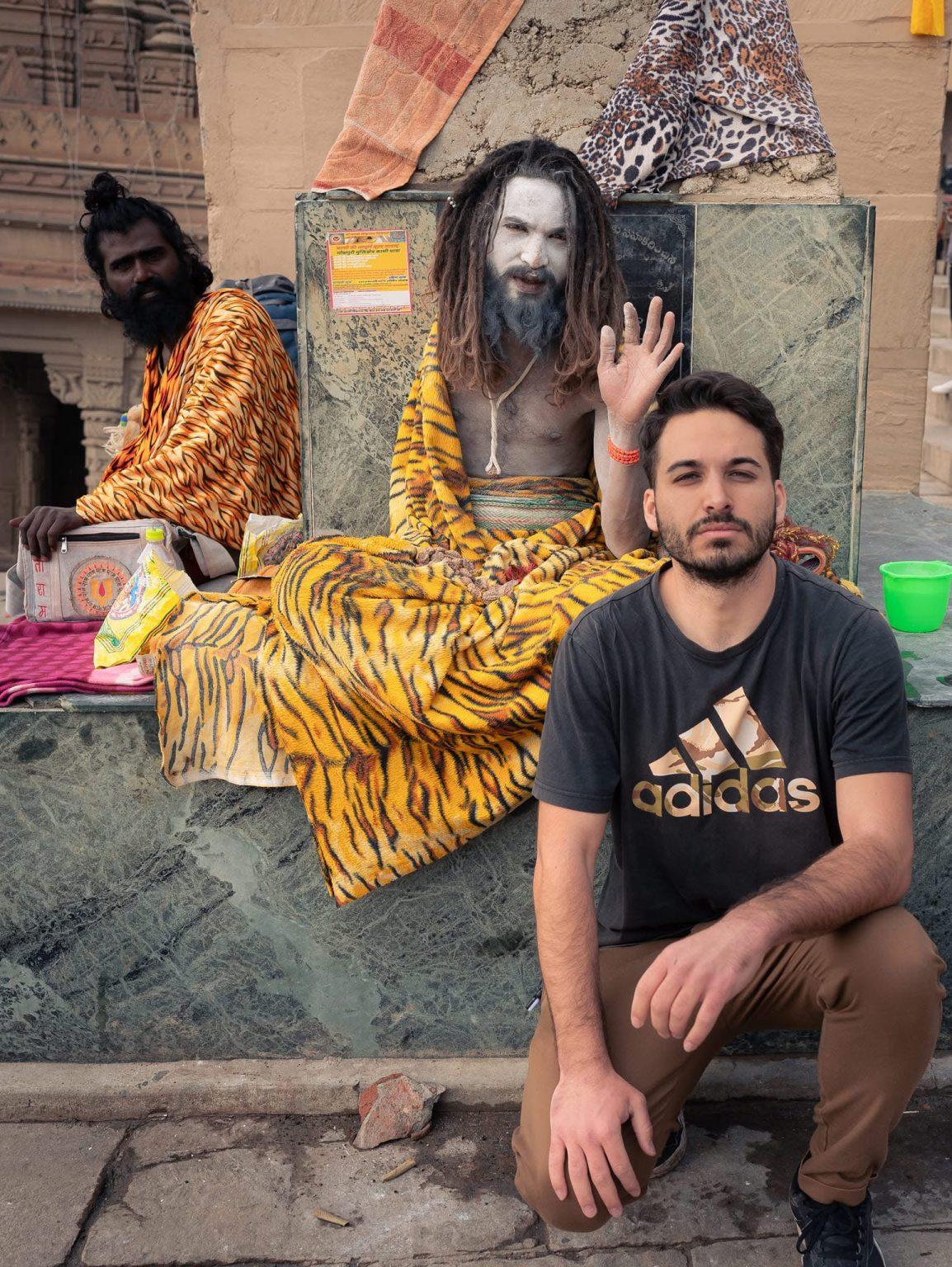 Μιχαήλ-Άγγελος Σαρηγιάννης: Ο φωτογράφος που «κυνηγά» τις αντιθέσεις του πλανήτη – Από τις φαβέλες της Βραζιλίας στους «κανίβαλους» της Ινδίας [Video]