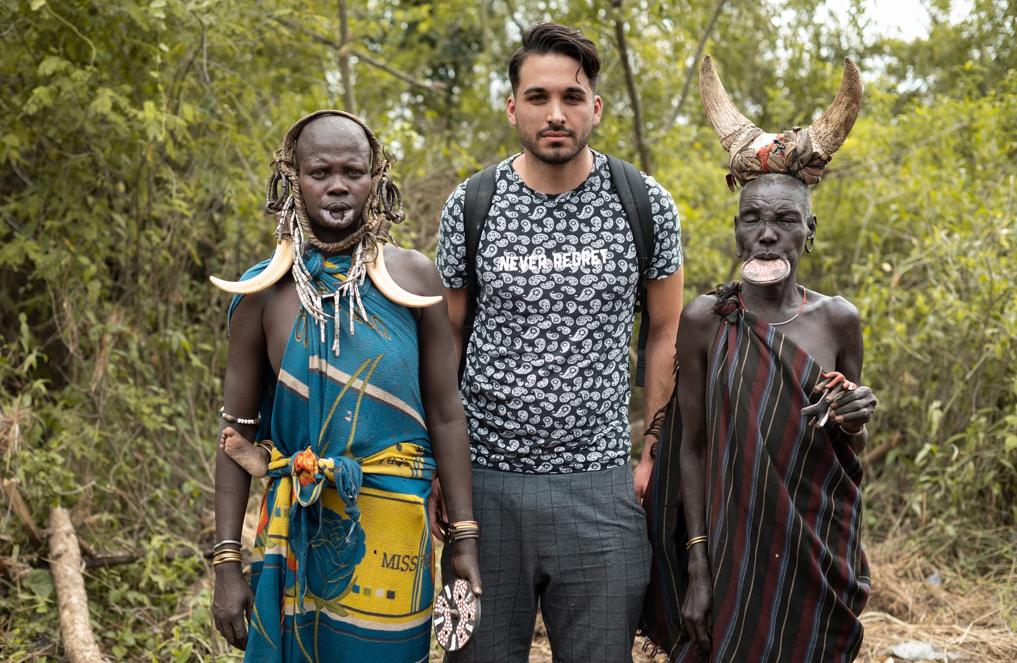 Μιχαήλ-Άγγελος Σαρηγιάννης: Ο φωτογράφος που «κυνηγά» τις αντιθέσεις του πλανήτη – Από τις φαβέλες της Βραζιλίας στους «κανίβαλους» της Ινδίας [Video]