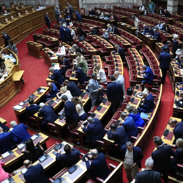 Δείτε τους διαλόγους των 11+2 βουλευτών και υπουργών – Ερωτήματα για τη σοβαρότητα και τον βαθμό εμπλοκής για πολλά πολιτικά πρόσωπα Δείτε τους διαλόγους των 11+2 βουλευτών και υπουργών – Ερωτήματα για τη σοβαρότητα και τον βαθμό εμπλοκής για πολλά πολιτικά πρόσωπα