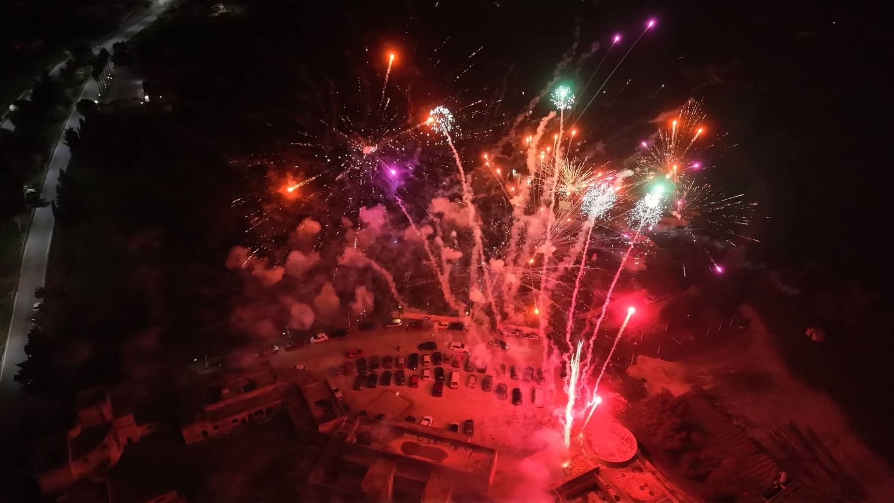 Με μεγαλοπρέπεια και κατάνυξη η Αναστάσιμη νύχτα στην Κω: Το νησί «φωτίστηκε» από το Άγιο Φως