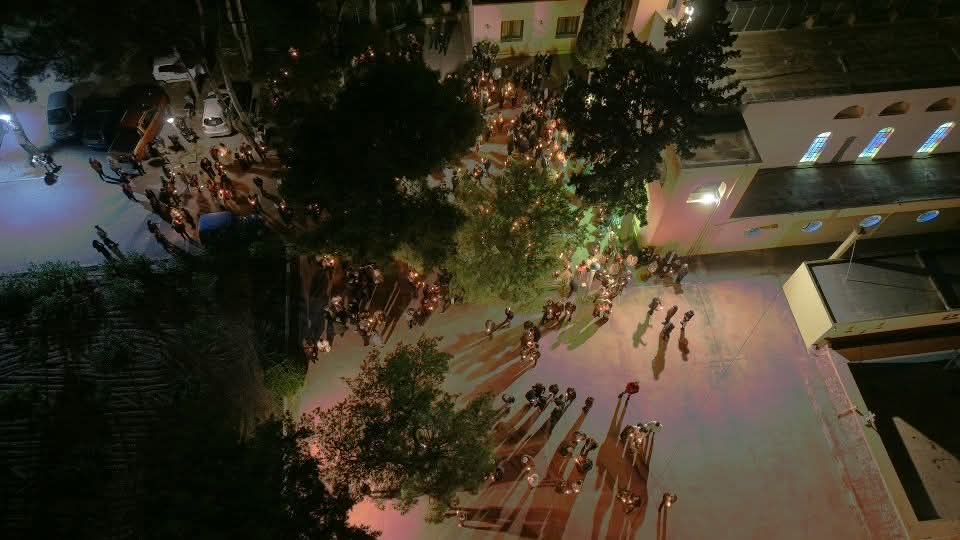 Με μεγαλοπρέπεια και κατάνυξη η Αναστάσιμη νύχτα στην Κω: Το νησί «φωτίστηκε» από το Άγιο Φως